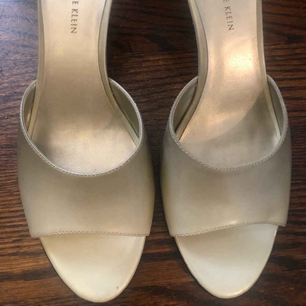 Anne Klein patent slip on with wicker wedge Size 9M